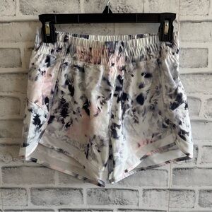 Women’s GAIAM white w/multi color splash pattern 3.5” athletic shorts XS